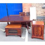 A REPRODUCTION MAHOGANY DINING TABLE