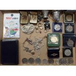 A MIXED LOT OF JEWELLERY, SILVER AND COINS