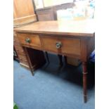 AN EARLY 19TH CENTURY COUNTRY OAK SIDE TABLE