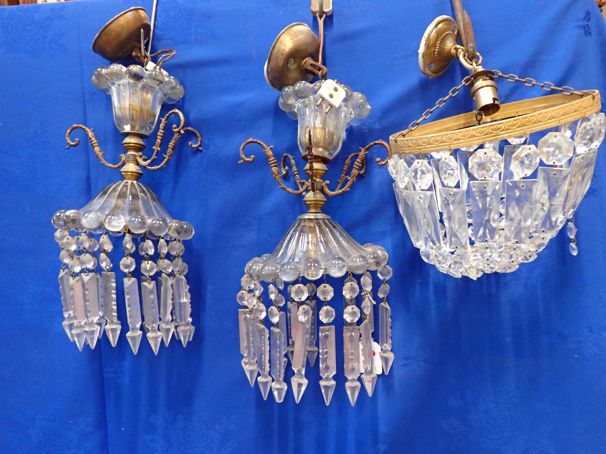 A PAIR OF EDWARDIAN STYLE SMALL CHANDELIERS