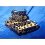 A 1930S 'ROYAL BAR-LOCK' TYPEWRITER