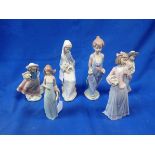 A COLLECTION OF LLADRO FIGURINES