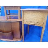 A 1920S OAK WORKTABLE, FITTED A SINGLE DRAWER