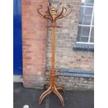 AN EARLY 20TH CENTURY BENTWOOD EIGHT HOOK HAT STAND OF THONET DESIGN