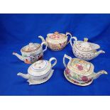 A BARR, FLIGHT, BARR TEAPOT, PAINTED AND GILT