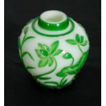 A CHINESE PEKING GLASS VASE AND COVER