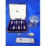 A CASED SET OF SILVER COFFEE SPOONS