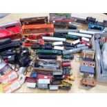 A COLLECTION OF HORNBY 00 GAUGE MODEL RAILWAY LOCOMOTIVES, AND ACCESSORIES