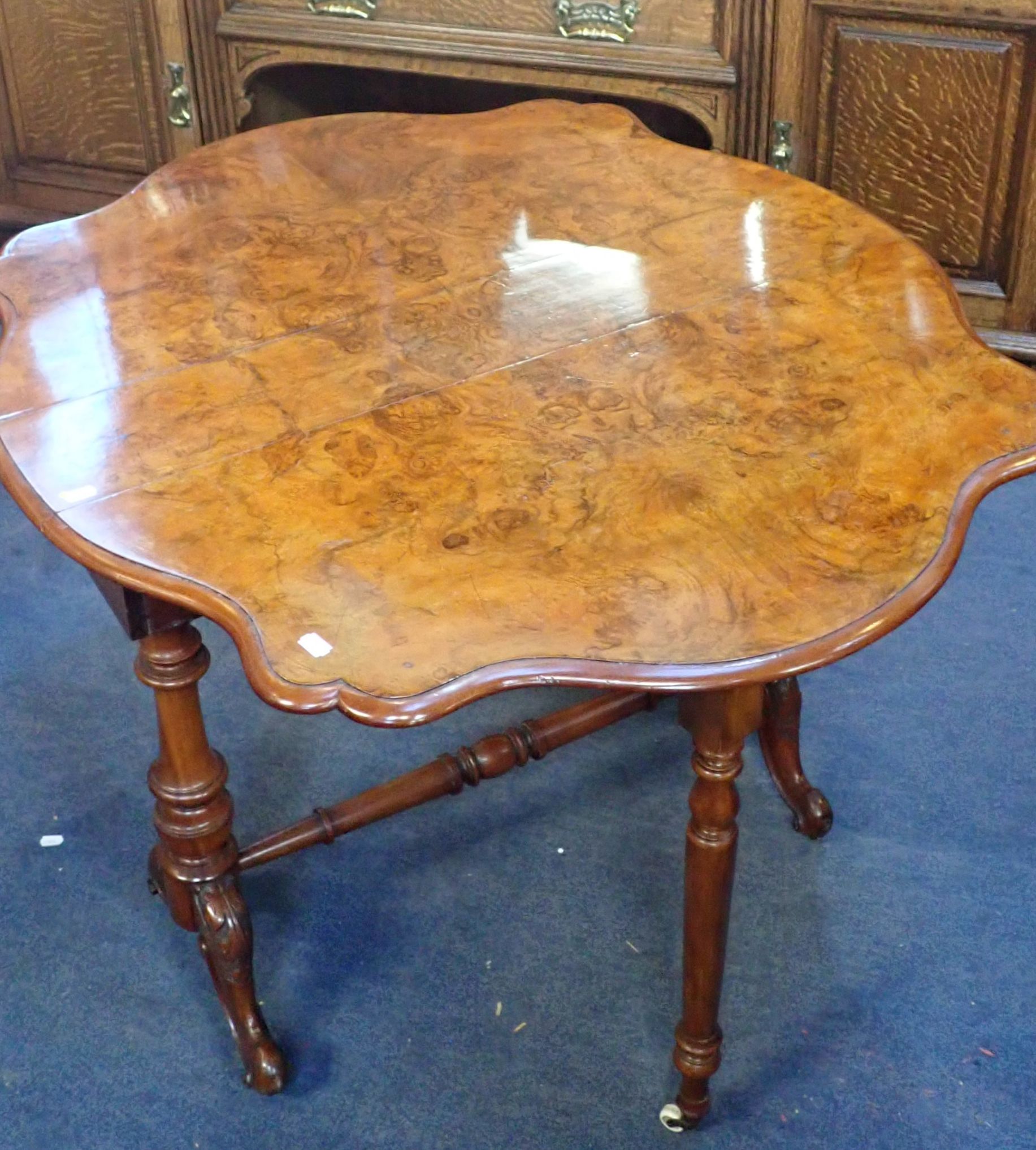 A VICTORIAN FIGURED WALNUT SUTHERLAND TABLE