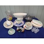 A COLLECTION OF SUSIE COOPER TABLEWARE