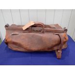 A LATE 19TH CENTURY BROWN LEATHER GLADSTONE BAG