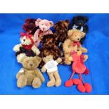 A COLLECTION OF SMALL MODERN TEDDYBEARS