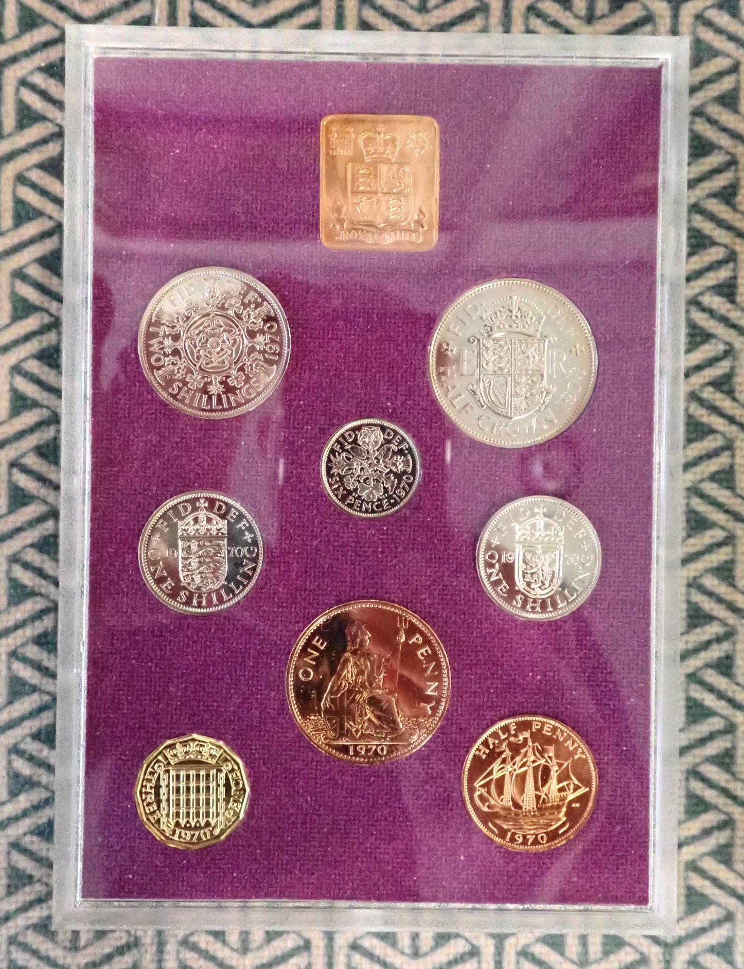 A 1970 GREAT BRITAIN PROOF SPECIMEN COIN SET - Image 2 of 3