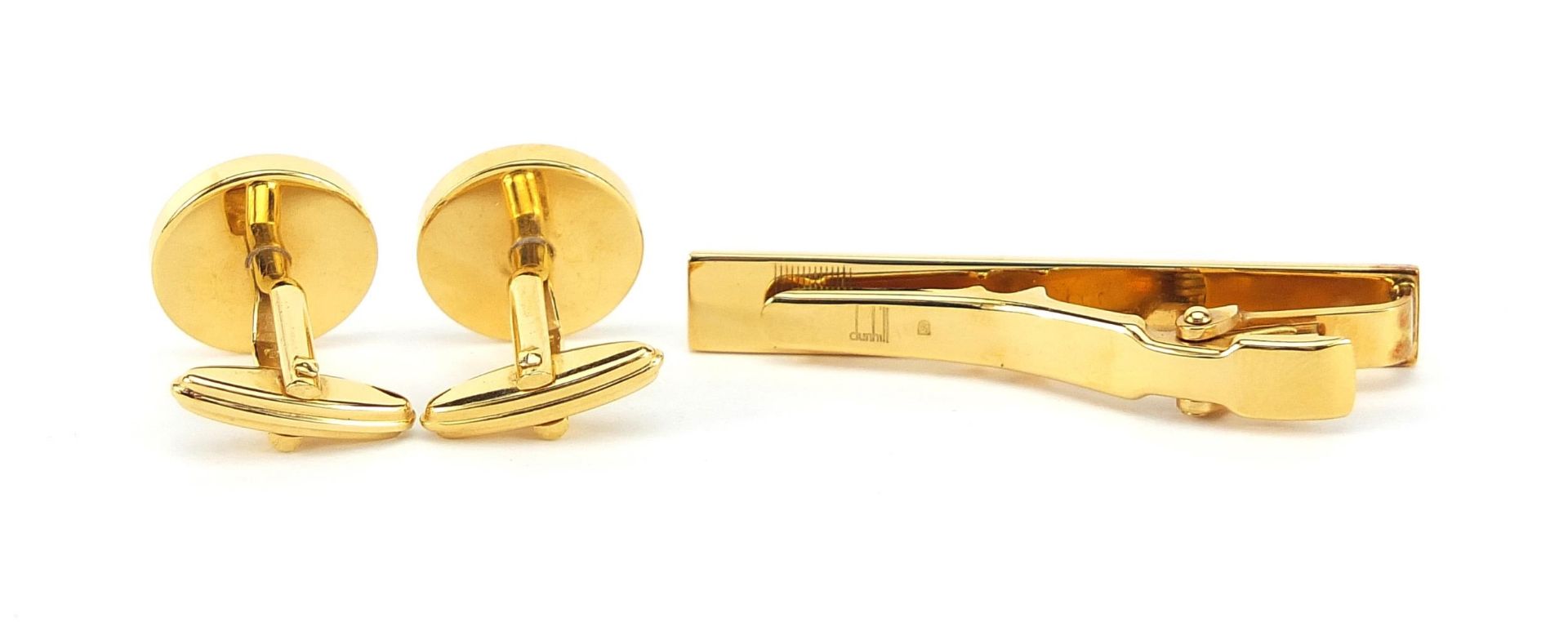 Dunhill, pair of gold plated cufflinks and tie clip with fitted box, the tie clip 5.2cm in length - Bild 3 aus 5