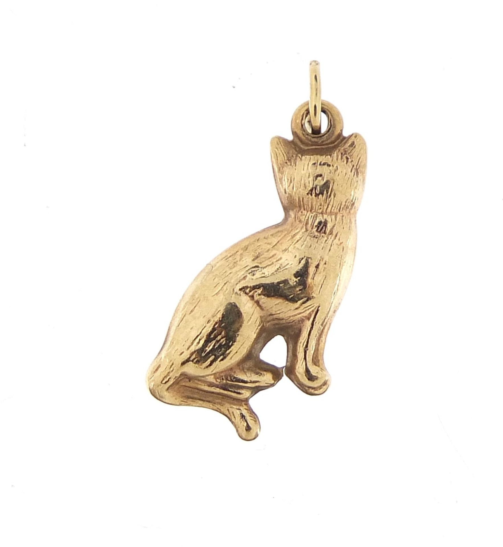 9ct gold seated cat charm, 1.9cm high, 0.6g - Image 2 of 2