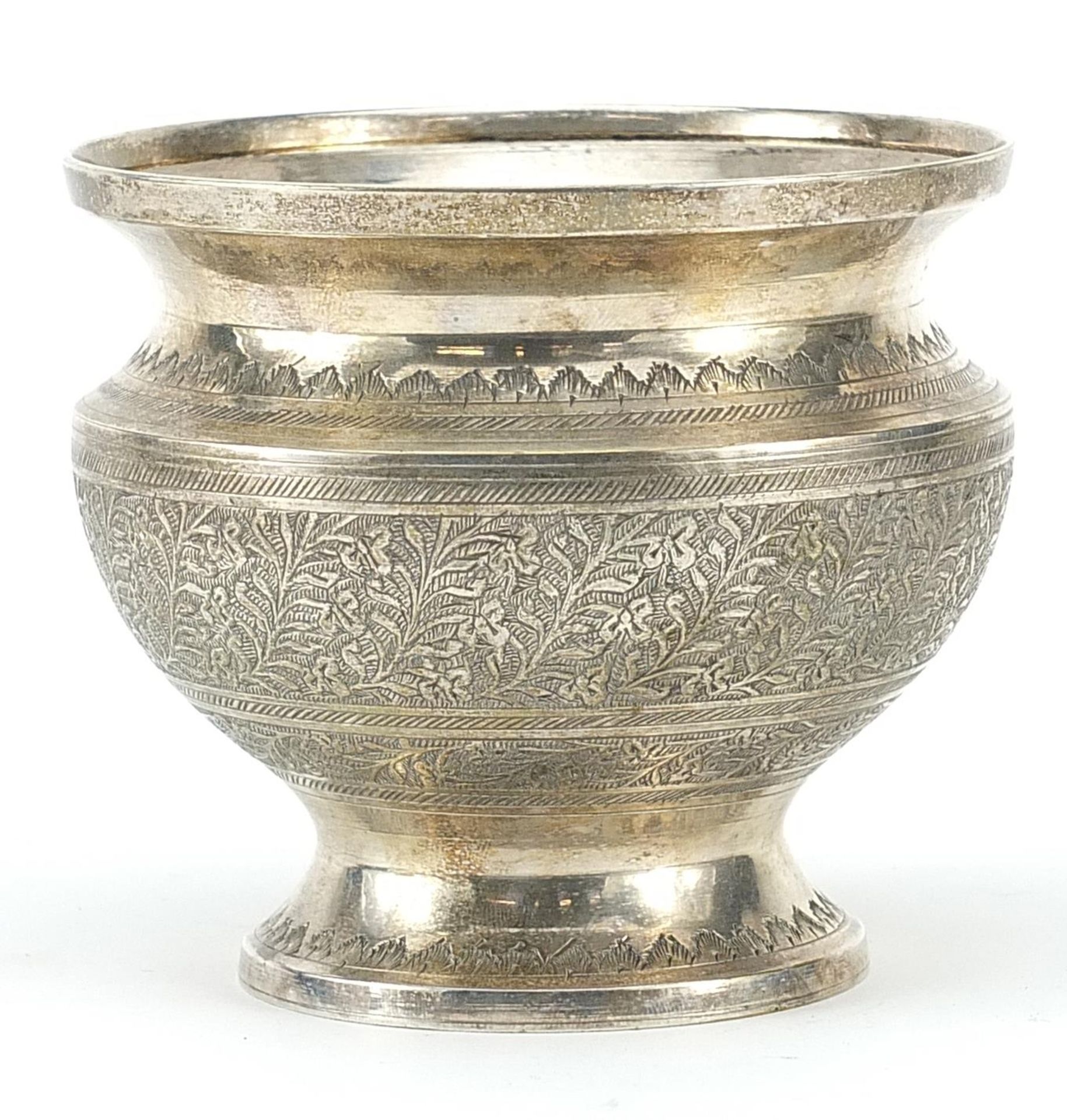 Indian silver coloured metal vase engraved with flowers, 9.5cm high, 329.0g - Image 2 of 4