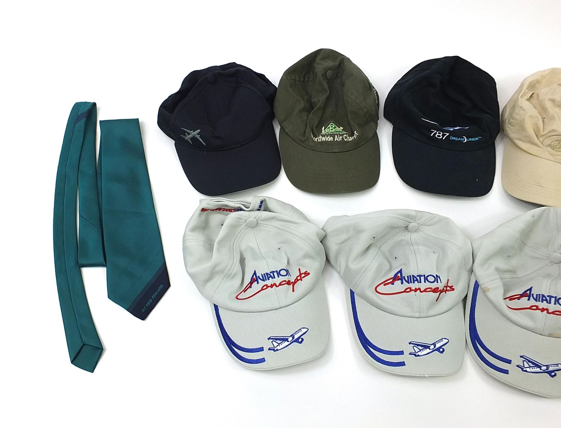 Collection of aviation interest baseball caps and ties including Boeing - Bild 2 aus 3