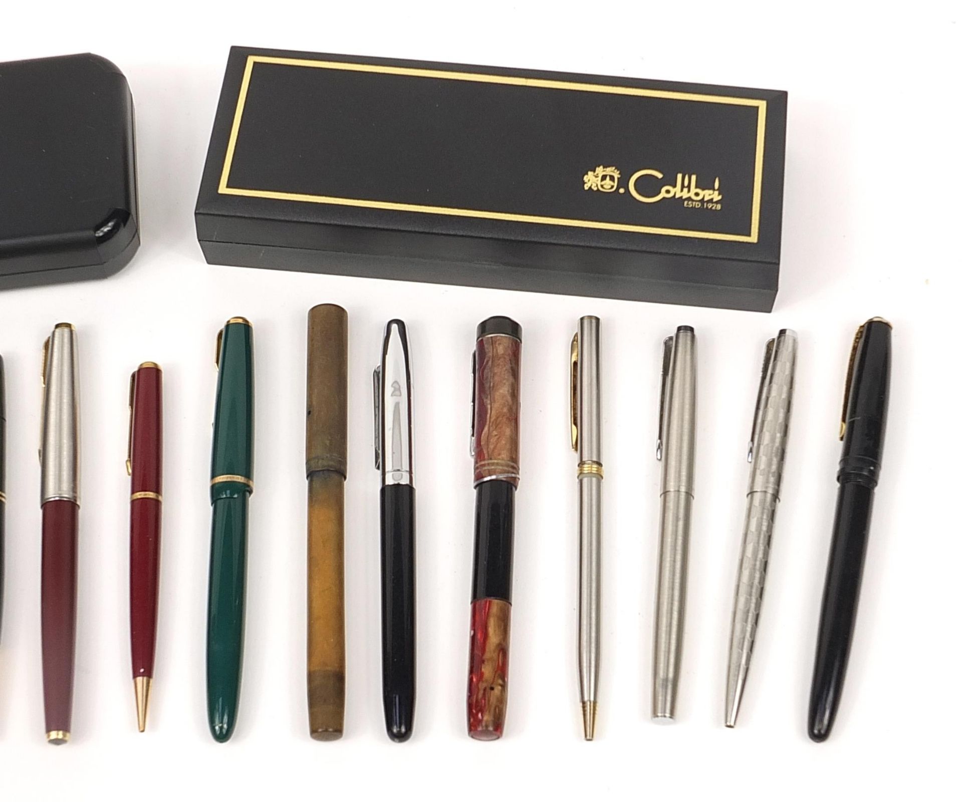 Vintage and later pens, some with gold nibs including Parker, Watermans and Calibre - Image 3 of 3