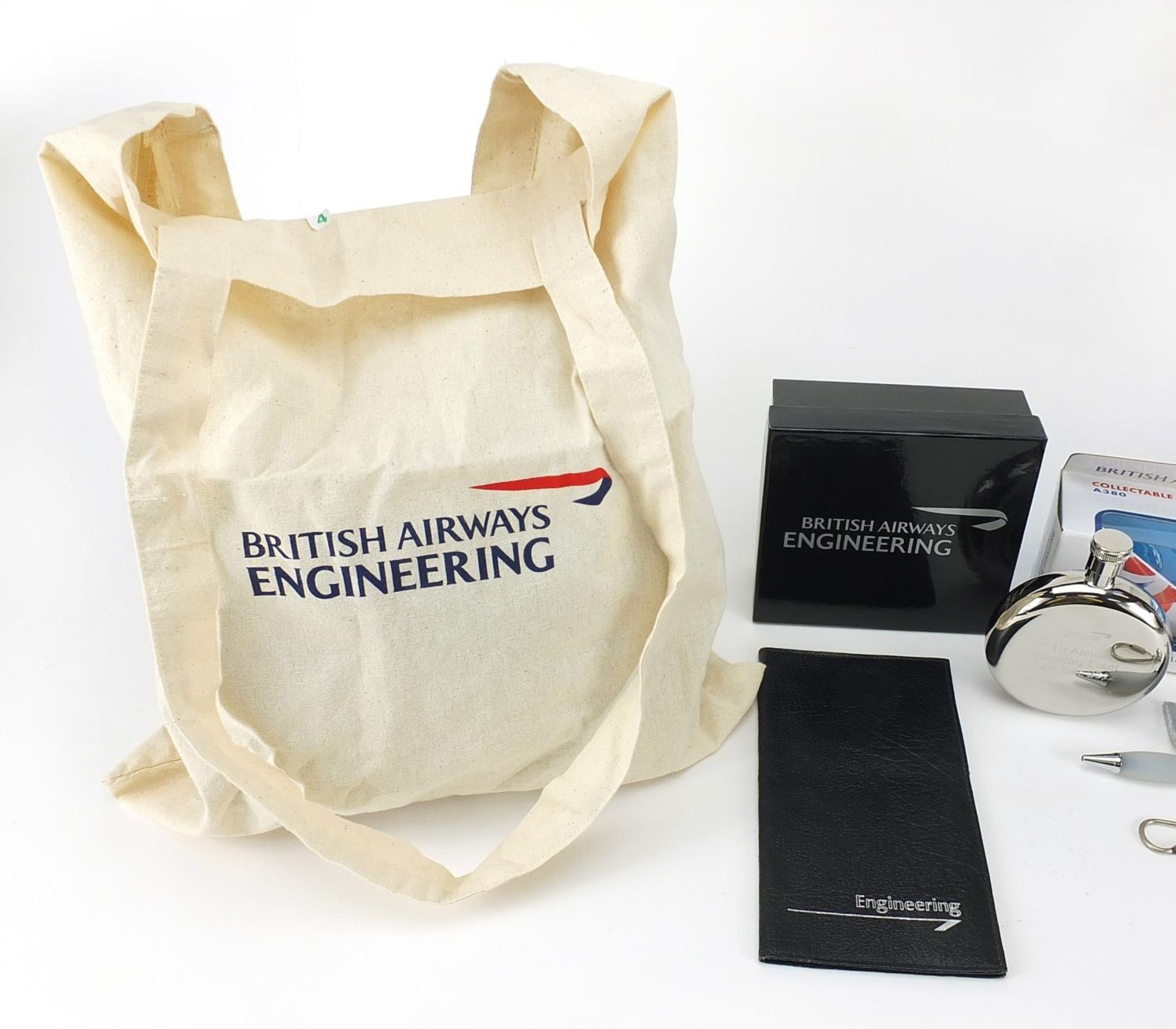British Airways aviation memorabilia including hip flask, wallet, keyring and model A380 - Bild 2 aus 3