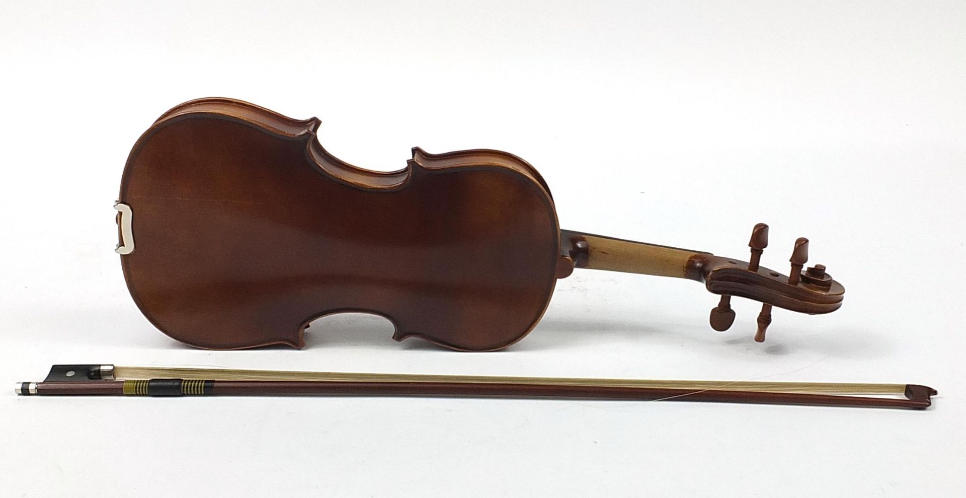 Child's violin with bow and case with Sandner paper label, the back 32cm in length - Image 3 of 4