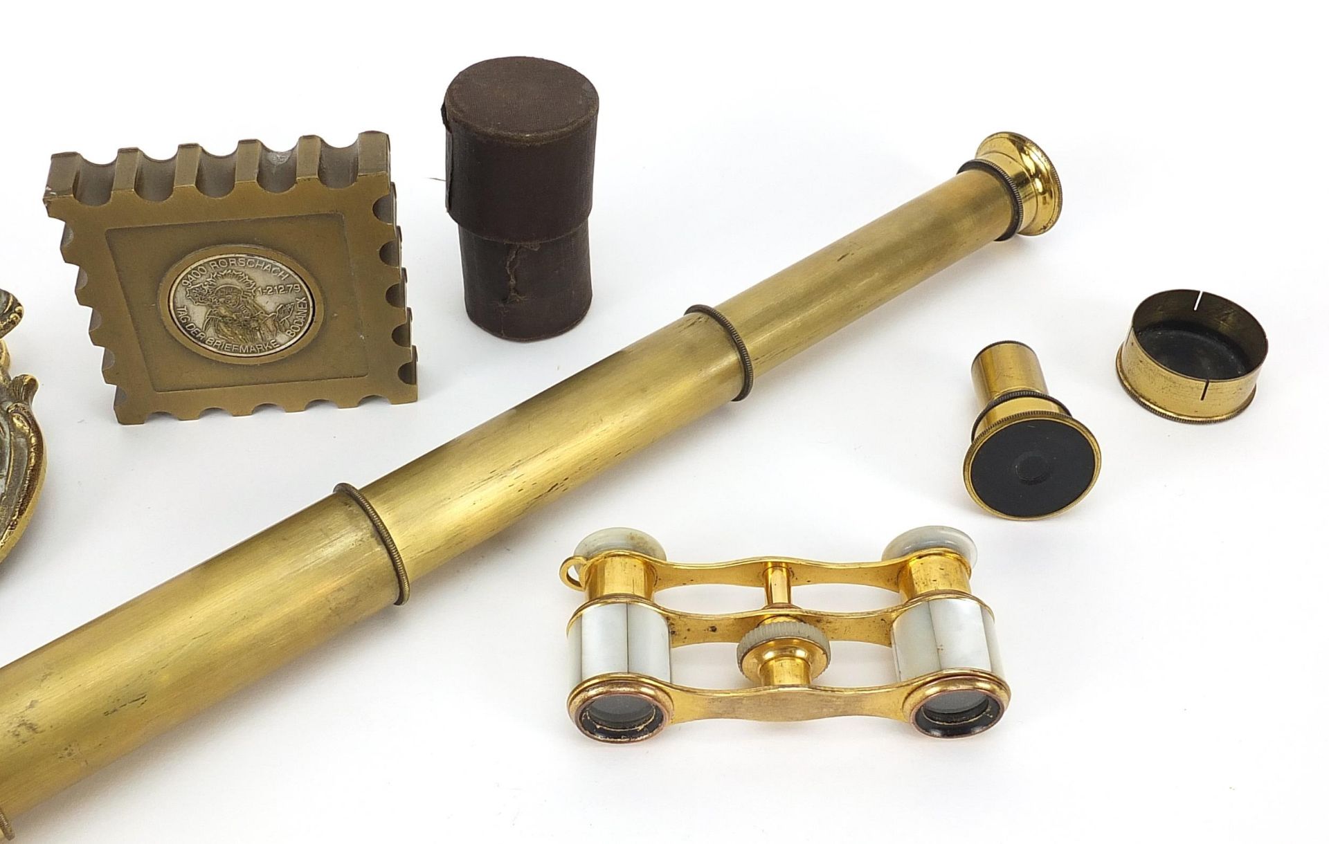 Objects including a three draw telescope and a pair of mother of pearl brass opera glasses, the - Bild 2 aus 3
