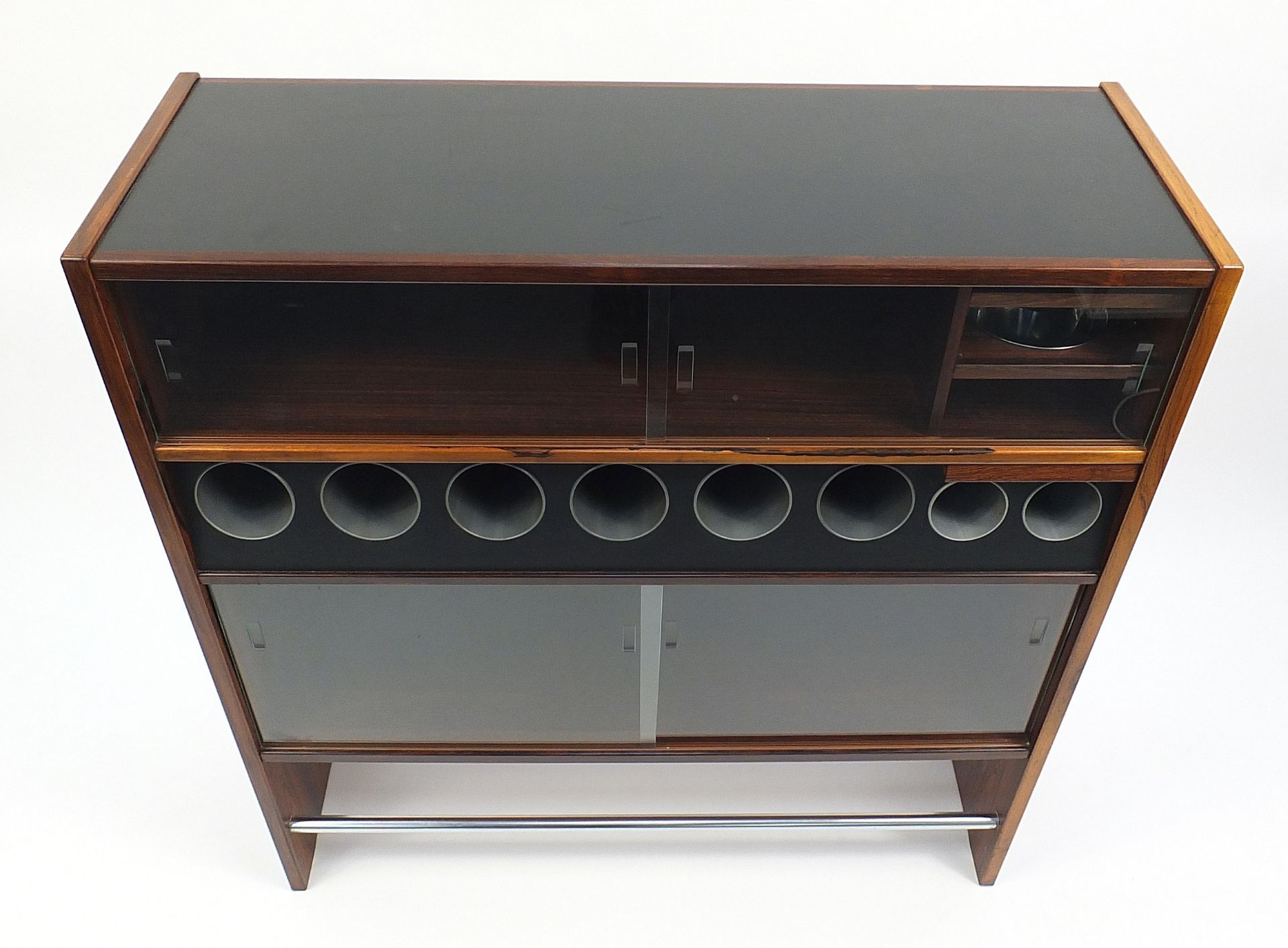 Poul Heltborg for Heltborg Mobler, Danish rosewood cocktail or buffet bar with sliding glass - Image 2 of 4