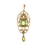 Art Nouveau 9ct gold peridot pendant, 4.8cm high, 3.2g