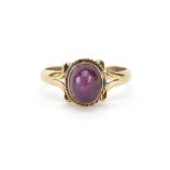 9ct gold cabochon star ruby ring, size M, 2.9g