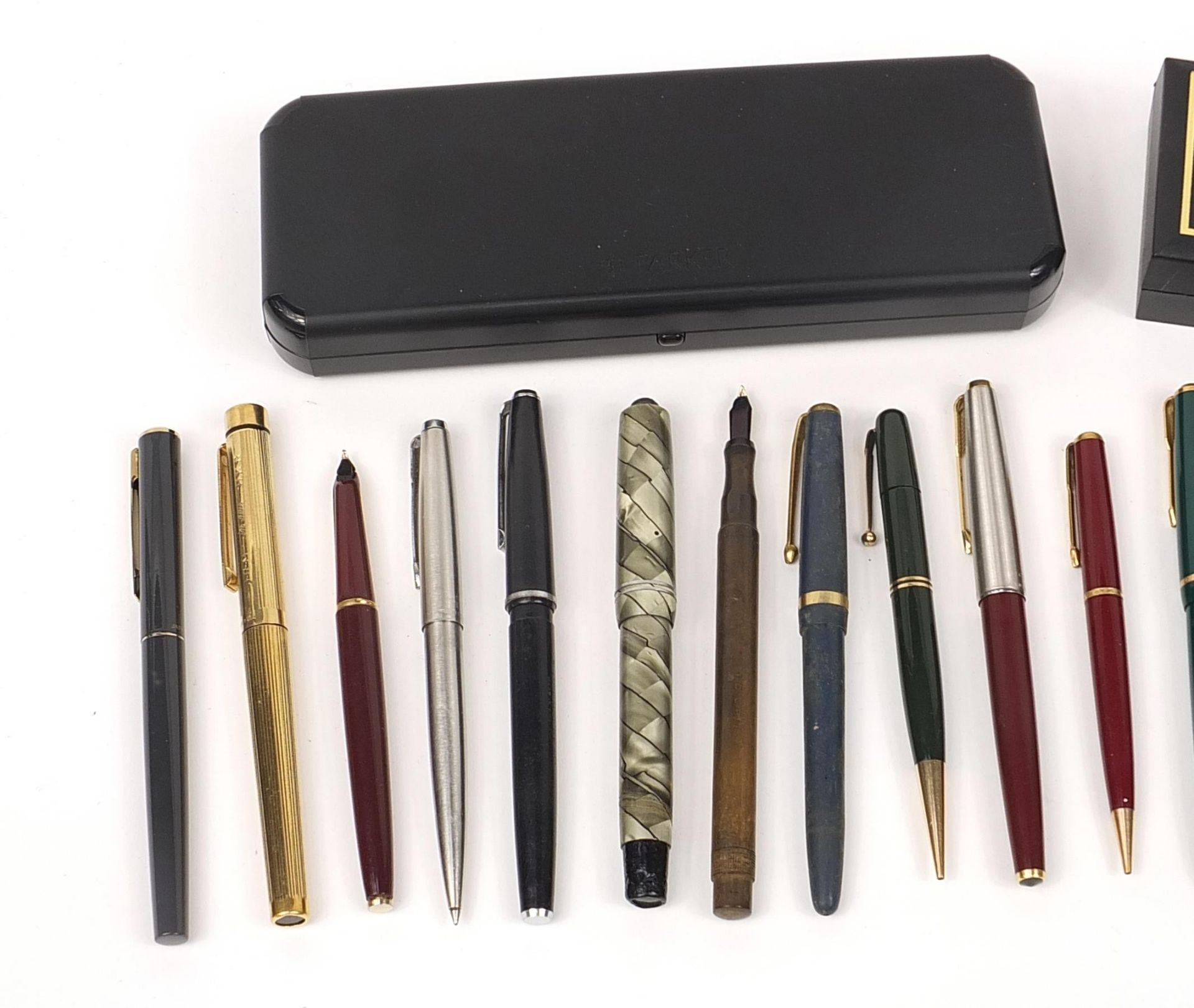 Vintage and later pens, some with gold nibs including Parker, Watermans and Calibre - Image 2 of 3