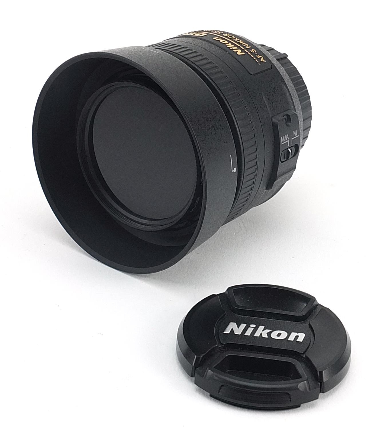 Nikon DX camera lens, AF-S Nikkor 35mm