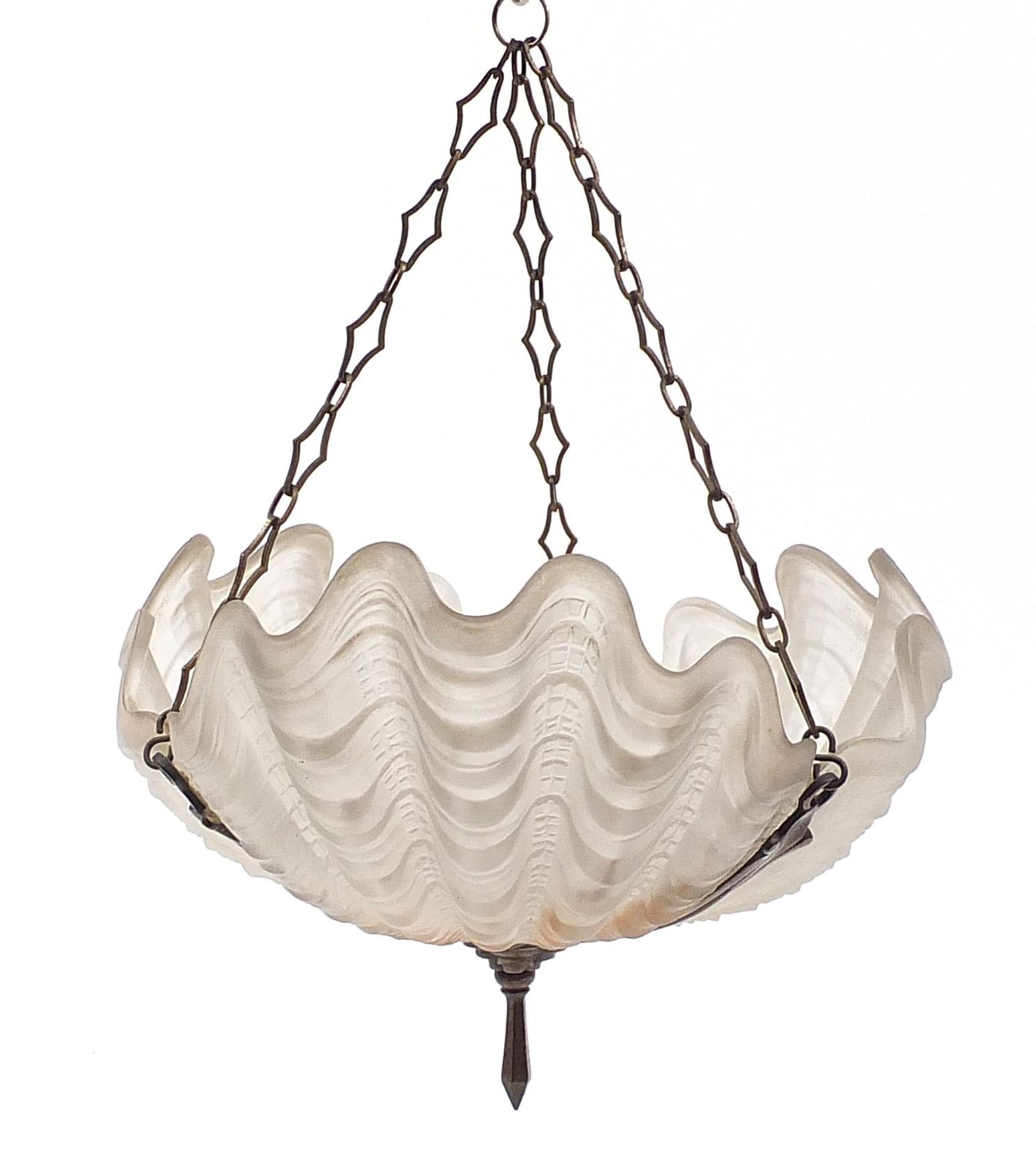 Art Deco frosted glass shell design light pendant with bronze mounts, 32cm in diameter - Bild 2 aus 4