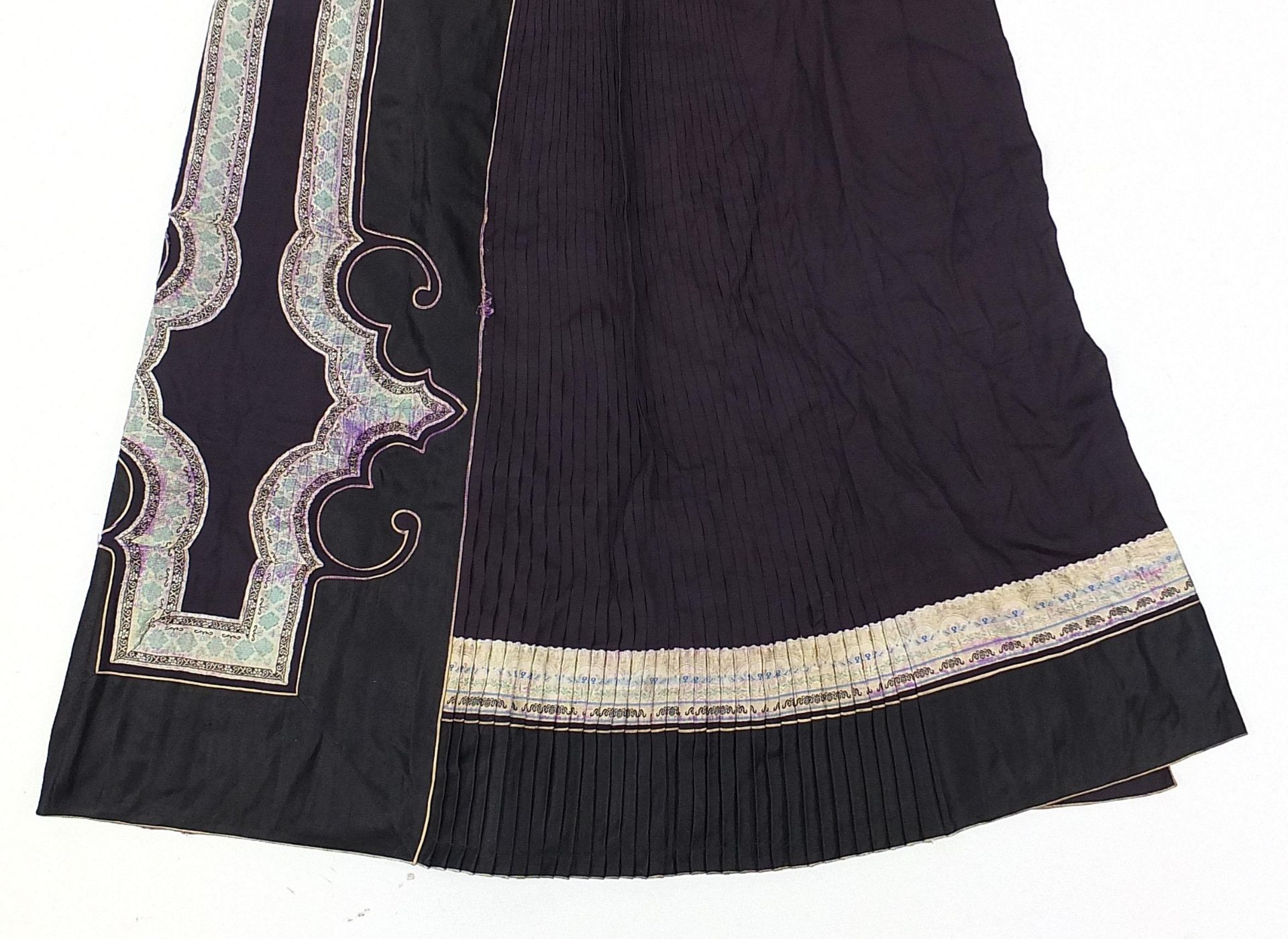 Chinese silk embroidered skirt with floral motifs, 98cm high - Bild 8 aus 9