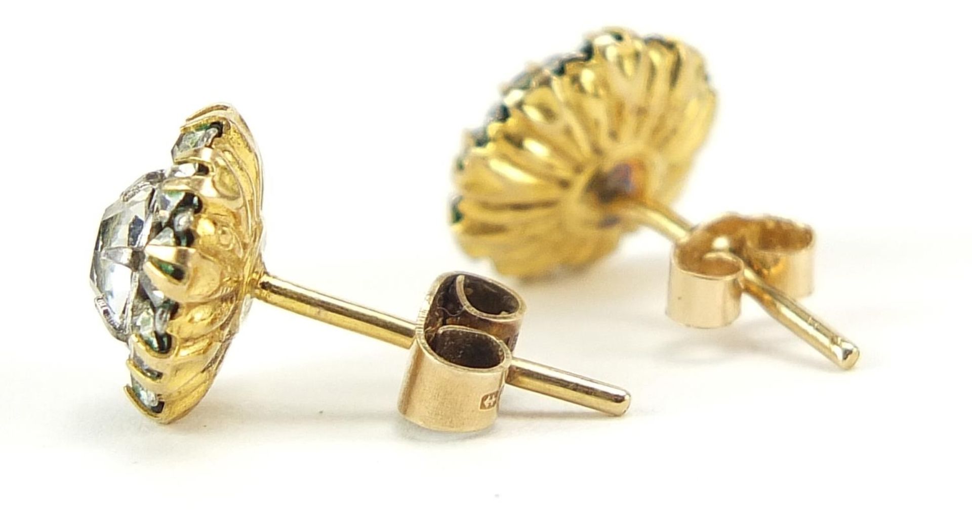 Pair of 9ct gold clear stone/paste stud earrings, 9.5mm in diameter, 1.4g - Bild 2 aus 3