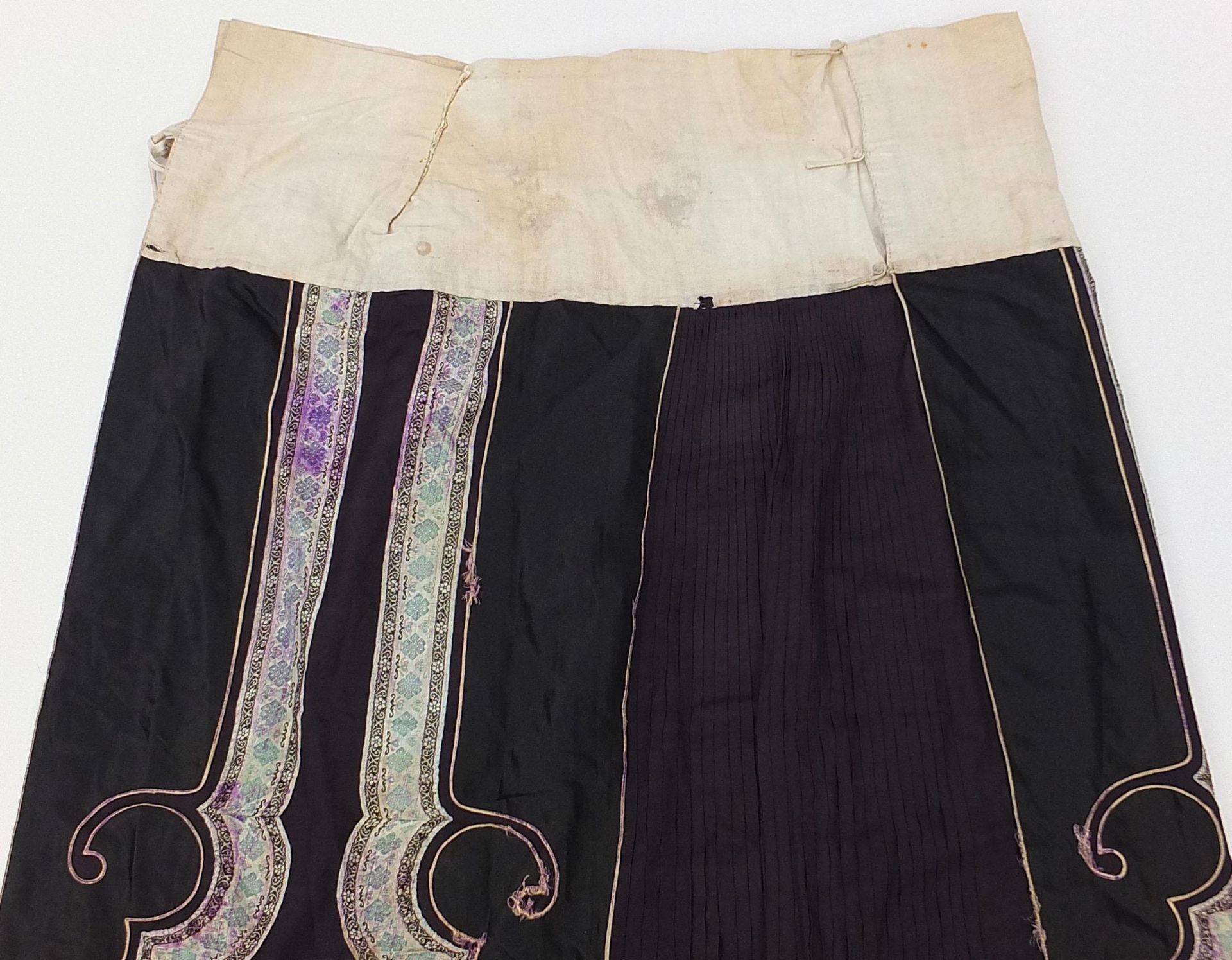Chinese silk embroidered skirt with floral motifs, 98cm high - Bild 2 aus 9