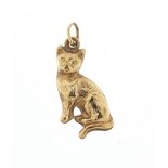 9ct gold seated cat charm, 1.9cm high, 0.6g
