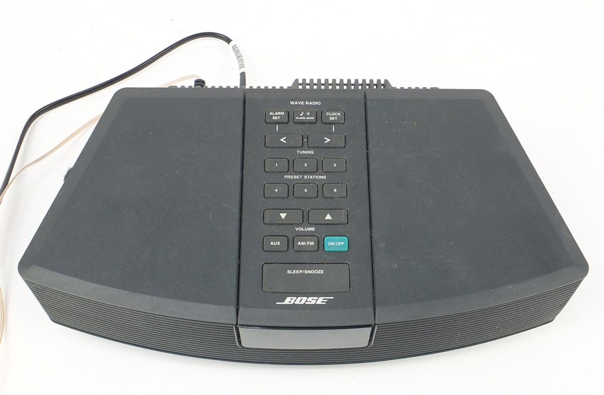 Bose Wave radio model AWR1-2W, sold as seen - Image 2 of 3