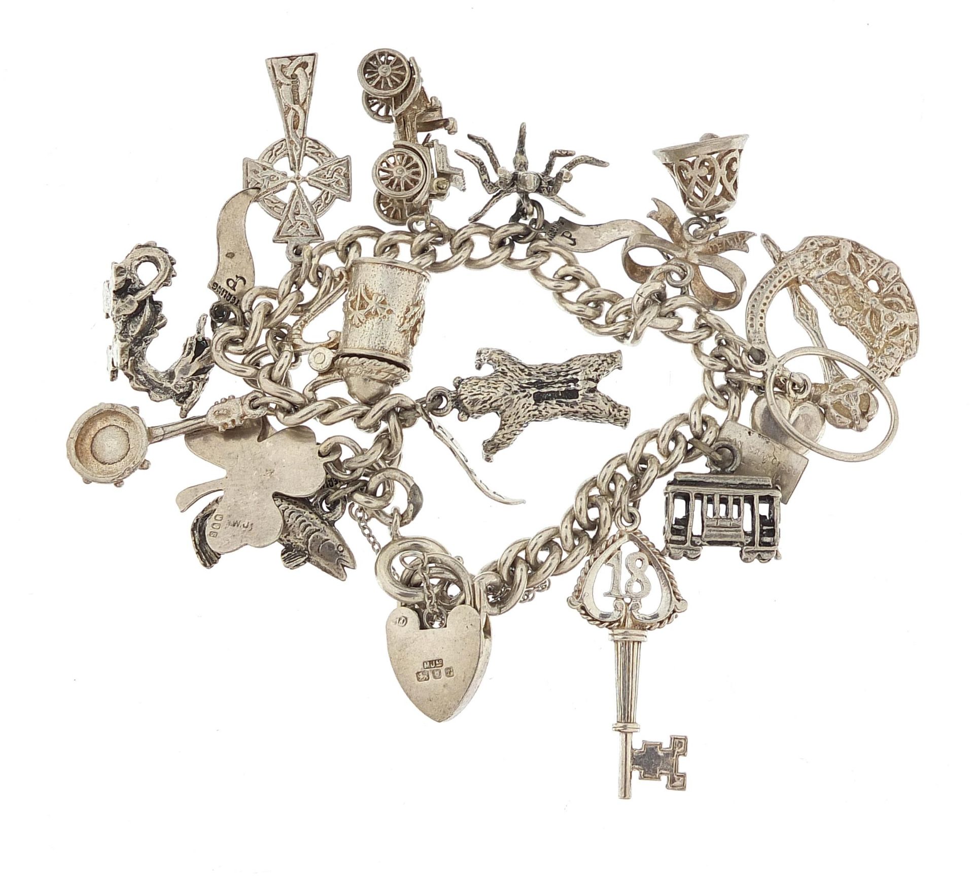 Silver charm bracelet with a selection of mostly silver charms, 16cm in length, 54.5g - Bild 4 aus 5