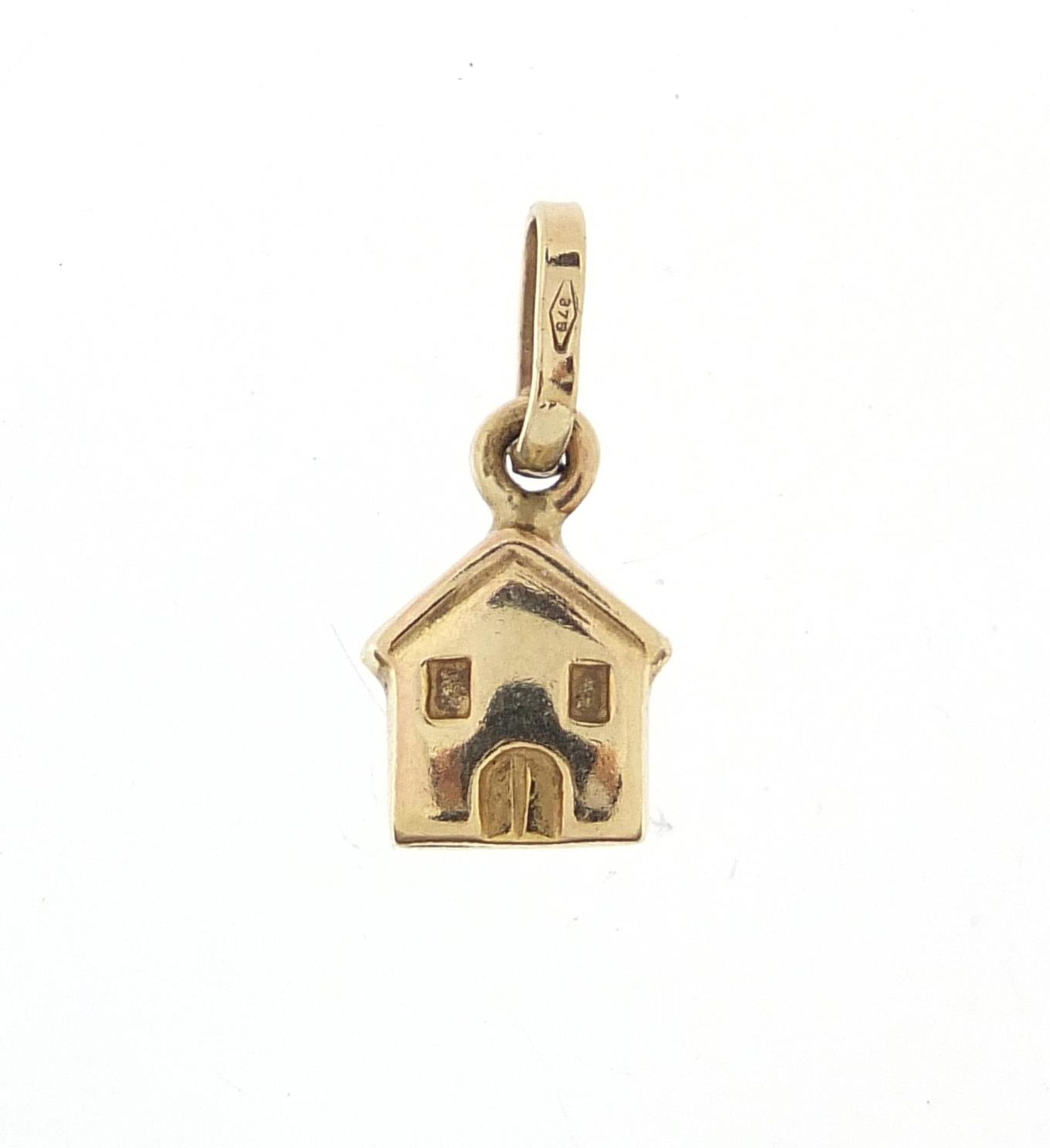 9ct gold house charm, 1cm high, 0.4g