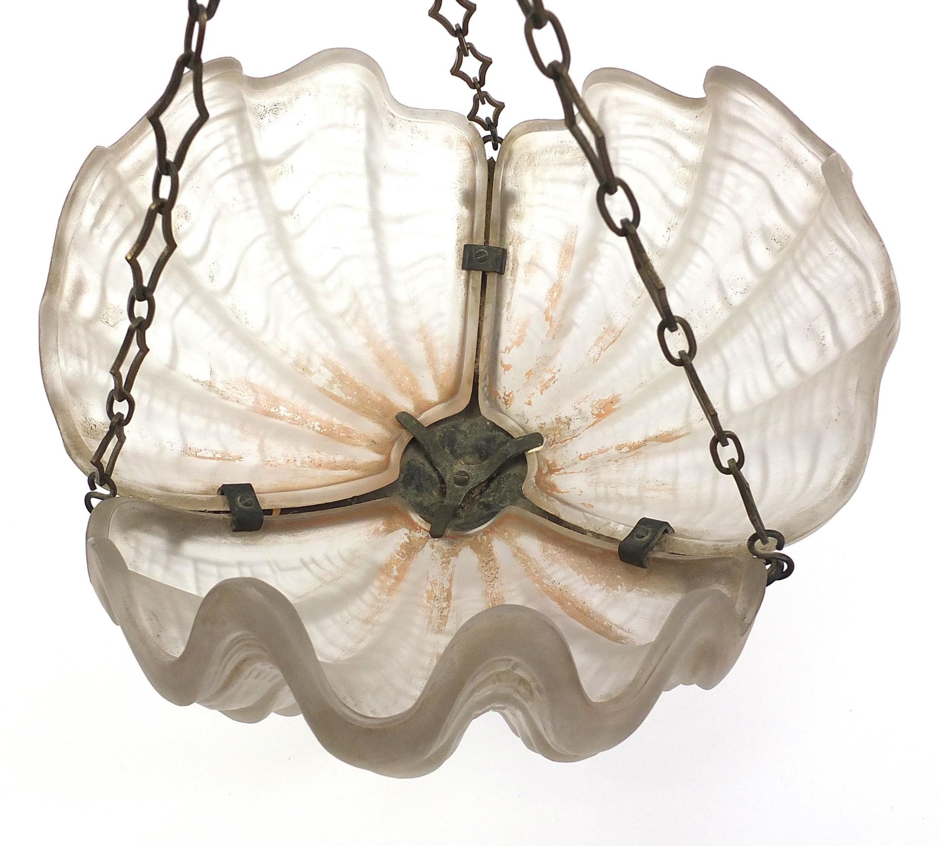 Art Deco frosted glass shell design light pendant with bronze mounts, 32cm in diameter - Bild 3 aus 4