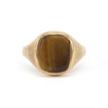 9ct gold tiger's eye signet ring, size T, 3.0g