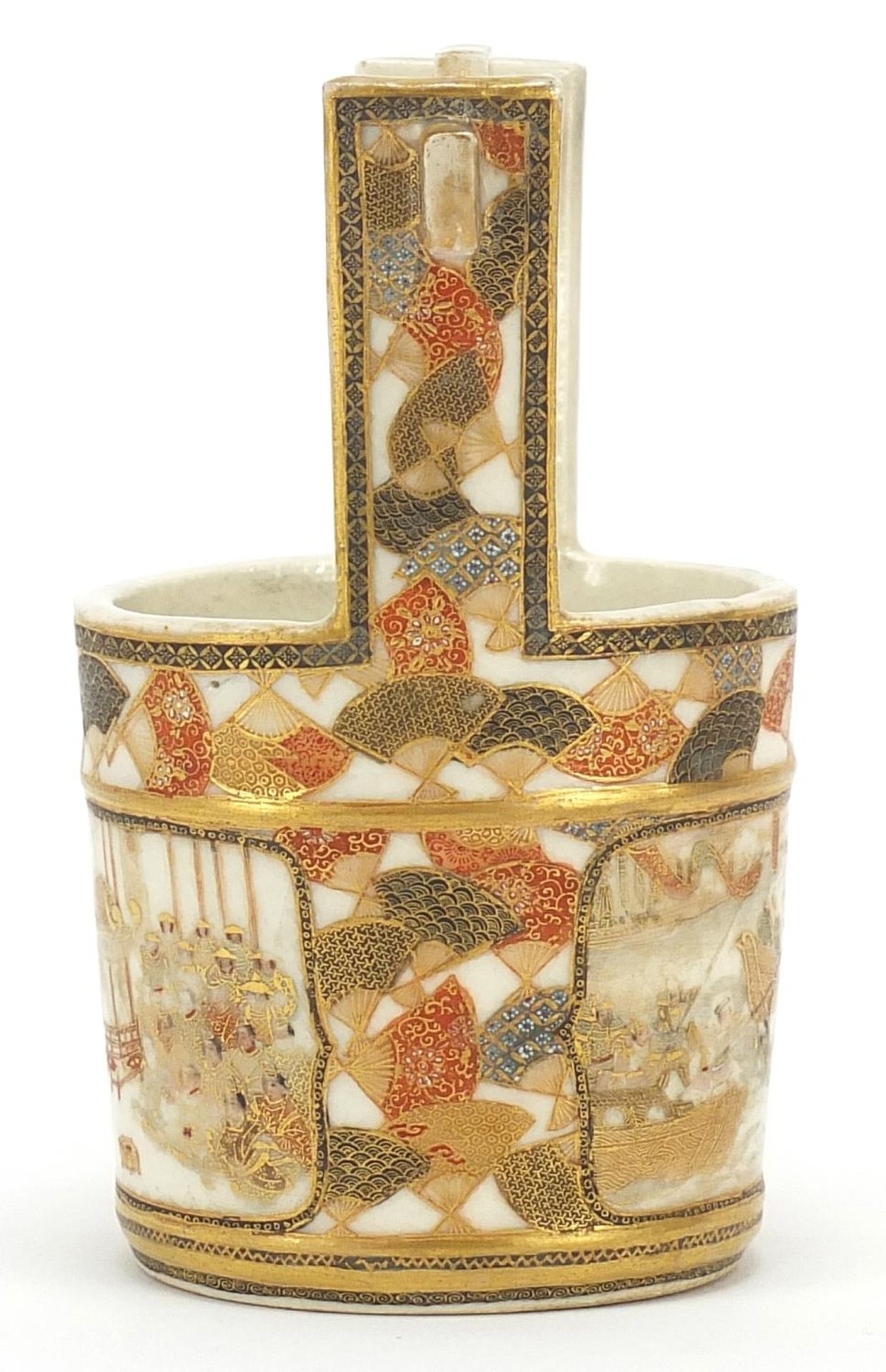 Good Japanese Satsuma pottery Ikebana basket finely hand painted with fan motifs and figures, - Bild 2 aus 6