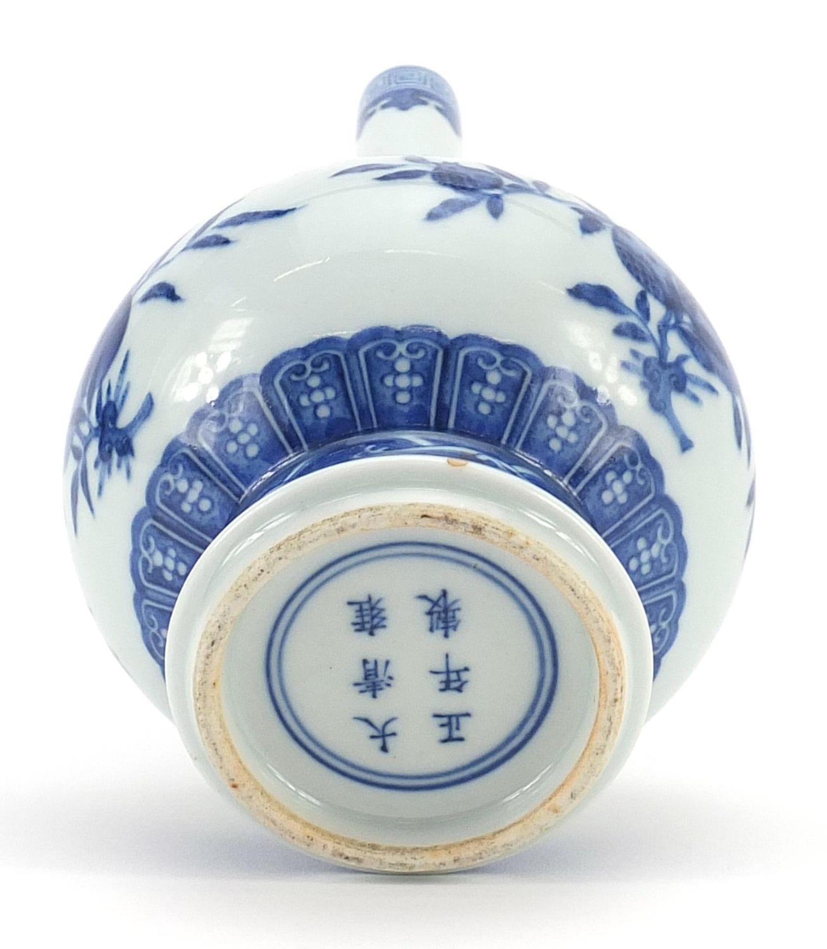 Chinese blue and white porcelain rosewater dropper hand painted with peaches, six figure character - Image 3 of 3