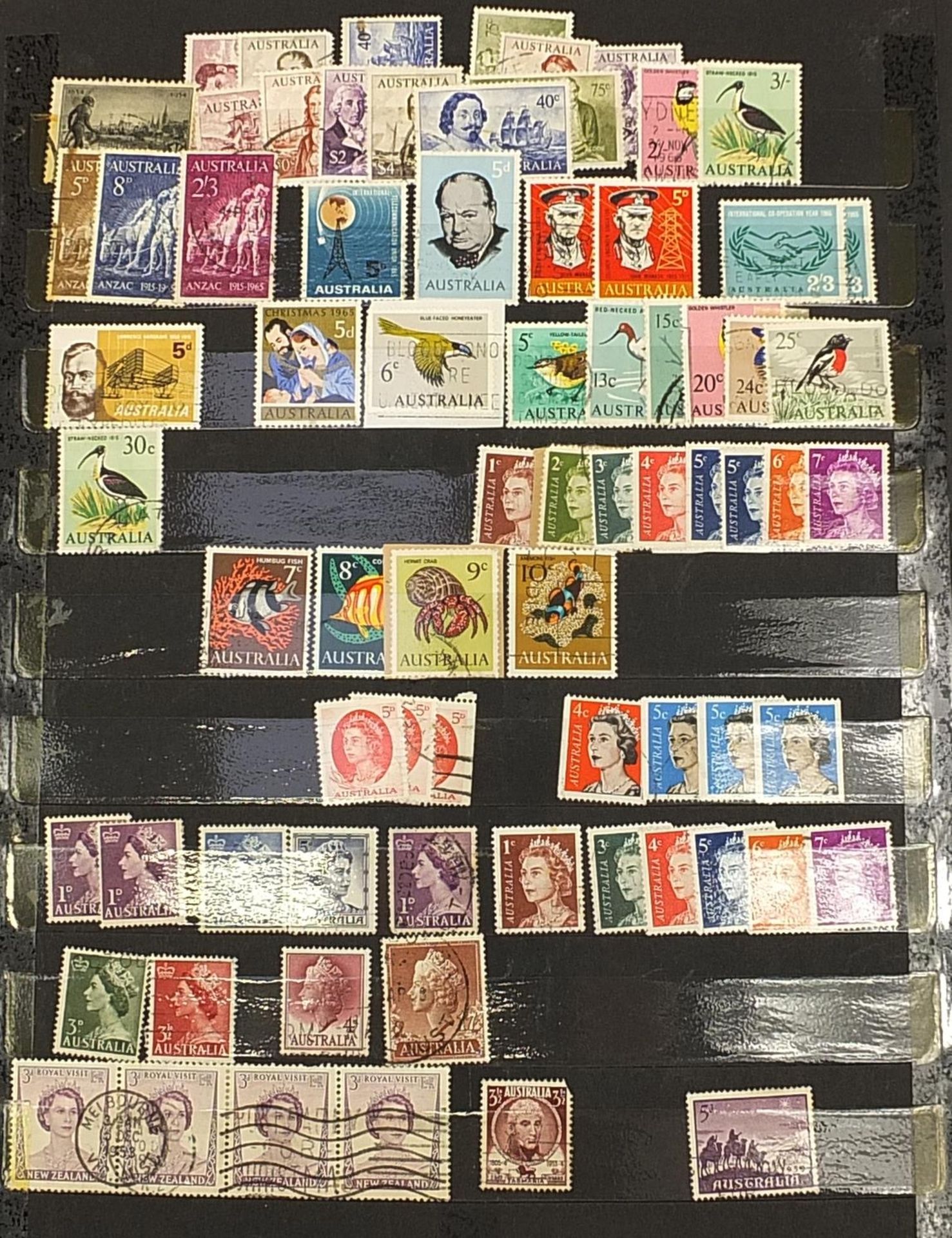 Collection of Australian stamps arranged in an album - Bild 4 aus 6