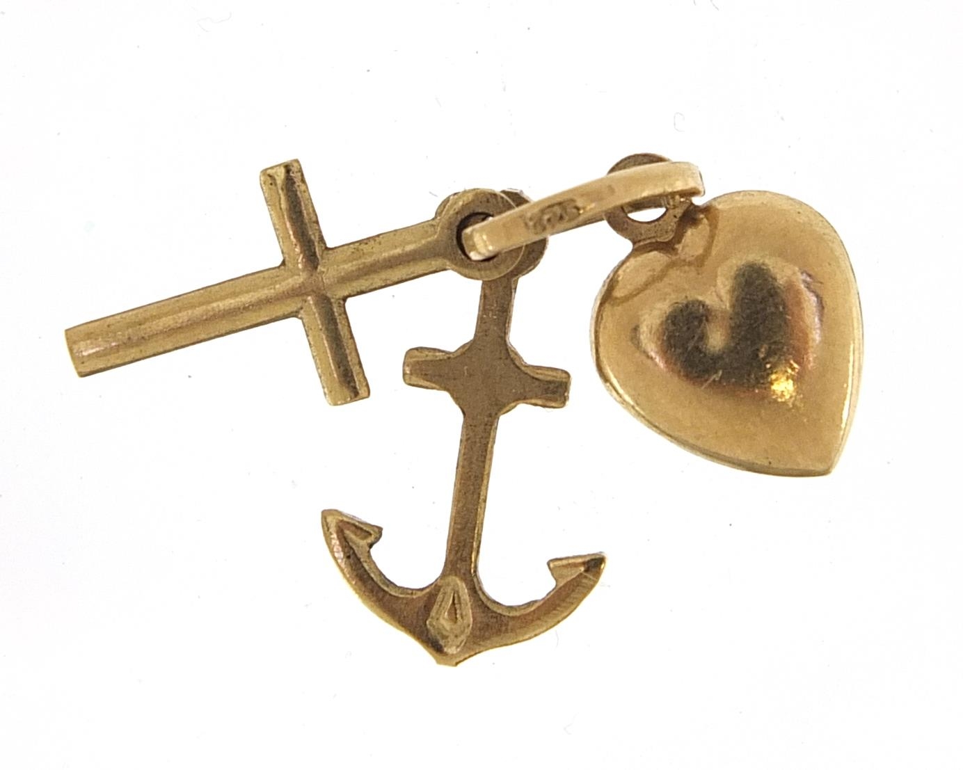 9ct gold faith, hope and charity charm, 1.5cm high, 0.6g