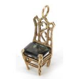 9ct gold and green stone chair charm (tests as 9ct gold), 3.1cm high, 3.4g