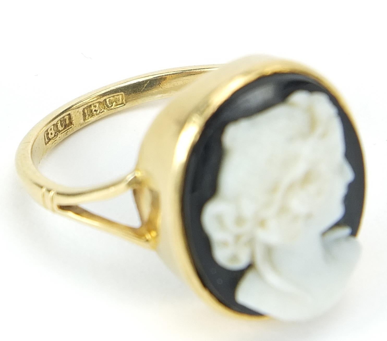 18ct gold cameo maiden head design ring, size N/O, 6.4g - Image 3 of 3