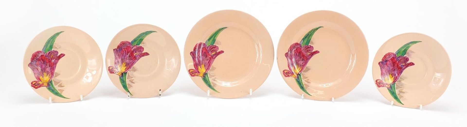 Set of three Clarice Cliff Damask Rose saucers and two plates, the largest 17.5cm in diameter