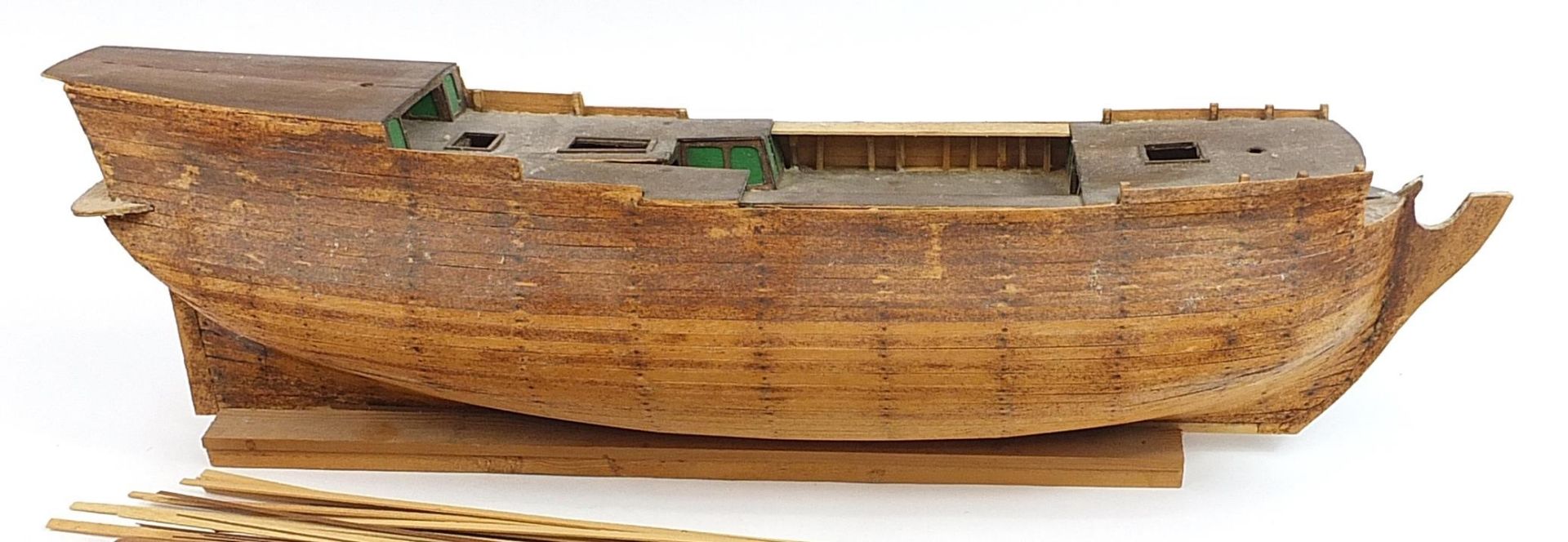 Large hand built wooden model boat, 82cm in length - Image 2 of 3