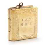 9ct gold Holy Bible opening charm, 2.1cm high, 2.7g