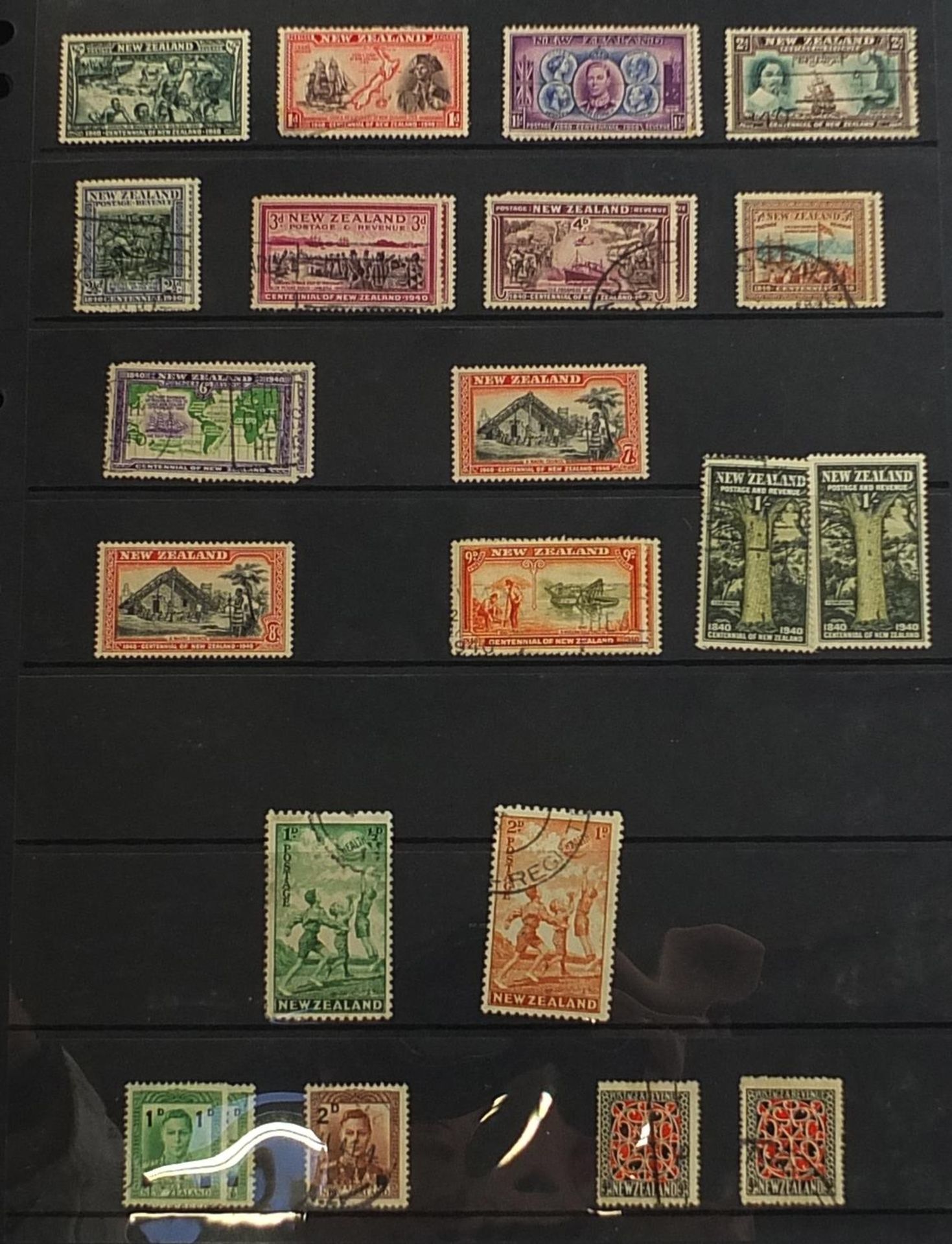 Collection of New Zealand stamps arranged in an album including Queen Victoria - Bild 2 aus 5